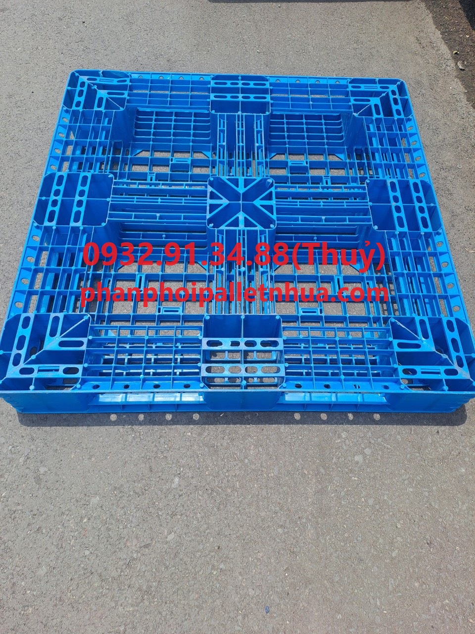 vật liệu pallet nhựa cũ dùng trong xây dựng
