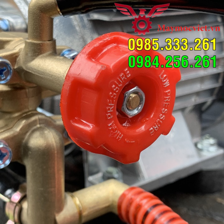 Máy phun thuốc trừ sâu cho vườn Sầu Riêng có gắn điều khiển từ xa