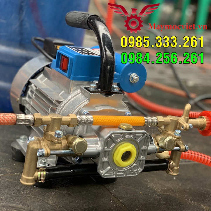 Máy phun thuốc trừ sâu cho vườn Sầu Riêng có gắn điều khiển từ xa