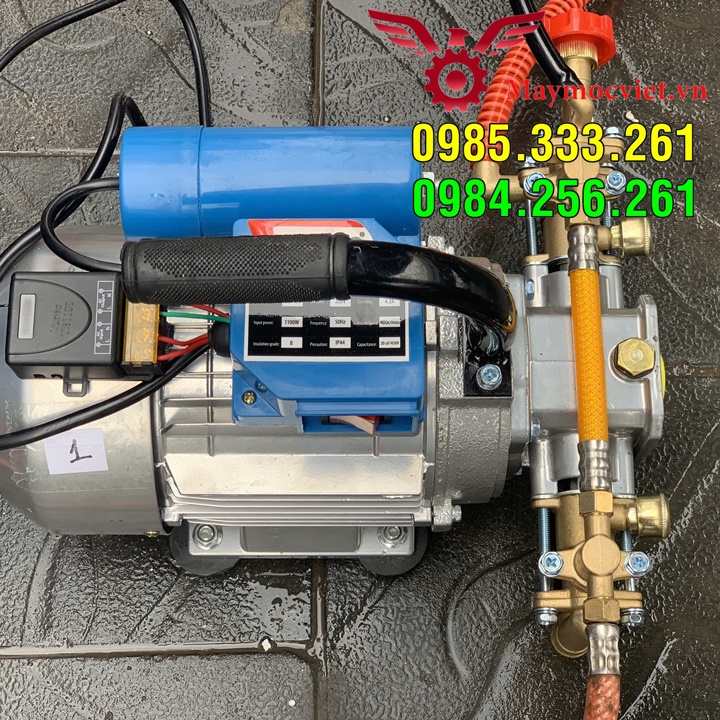 Máy phun thuốc trừ sâu cho vườn Sầu Riêng có gắn điều khiển từ xa