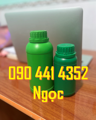 Chai nhựa 1 lít đựng nước giặt, vỏ chai nhựa 0.5 lít đựng phân bón