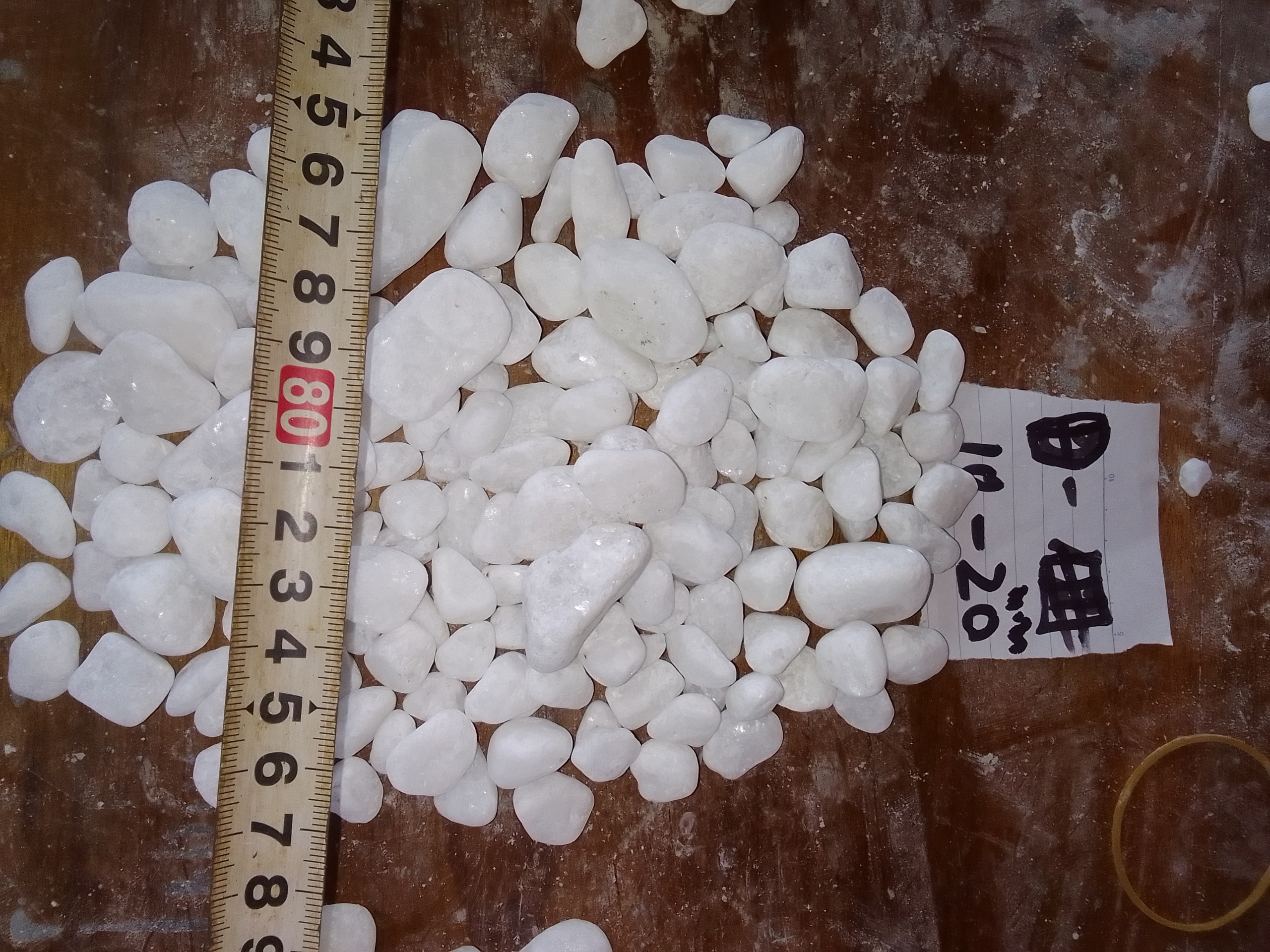 Sản xuất đá hạt trắng 60 mesh, 80 mesh... các kích thước