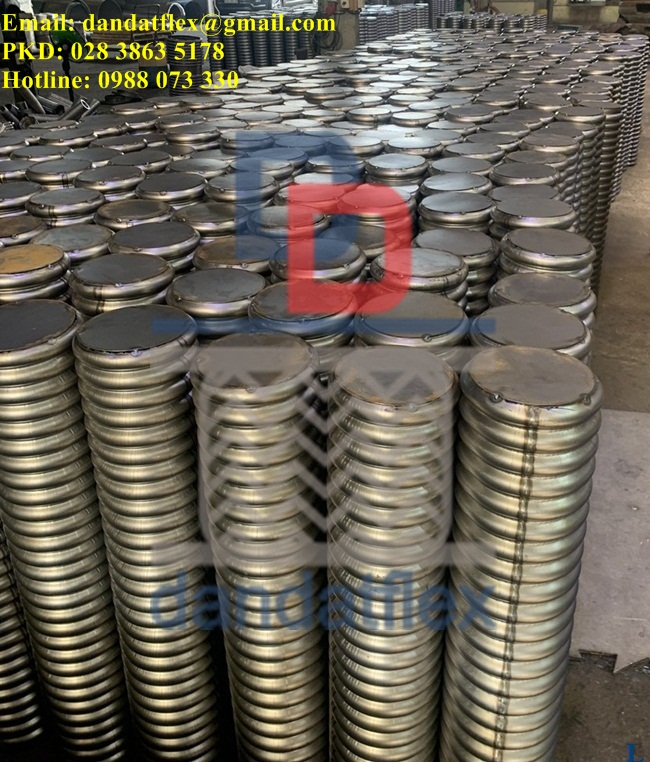 Ống thép chôn bê tông DN150, ống ruột gà sắt dày 0.6mm