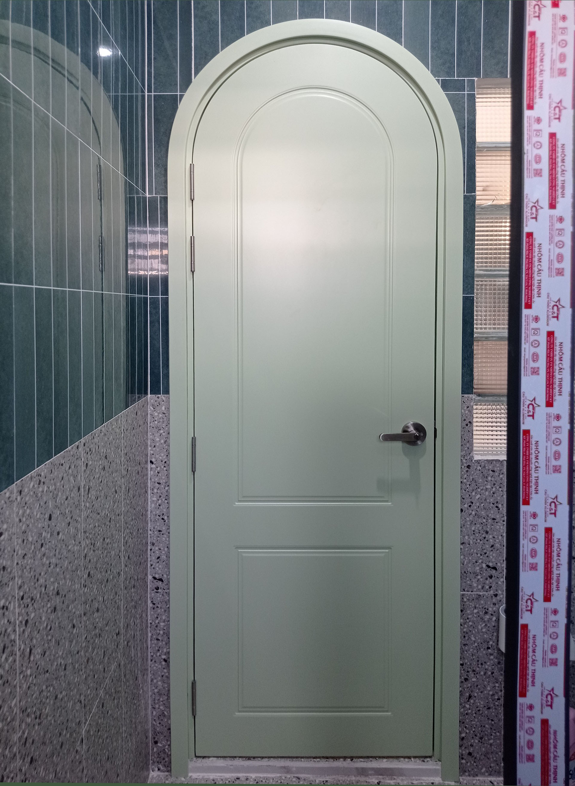 Cửa vòm nhựa composite tại Long An- Báo giá chi tiết