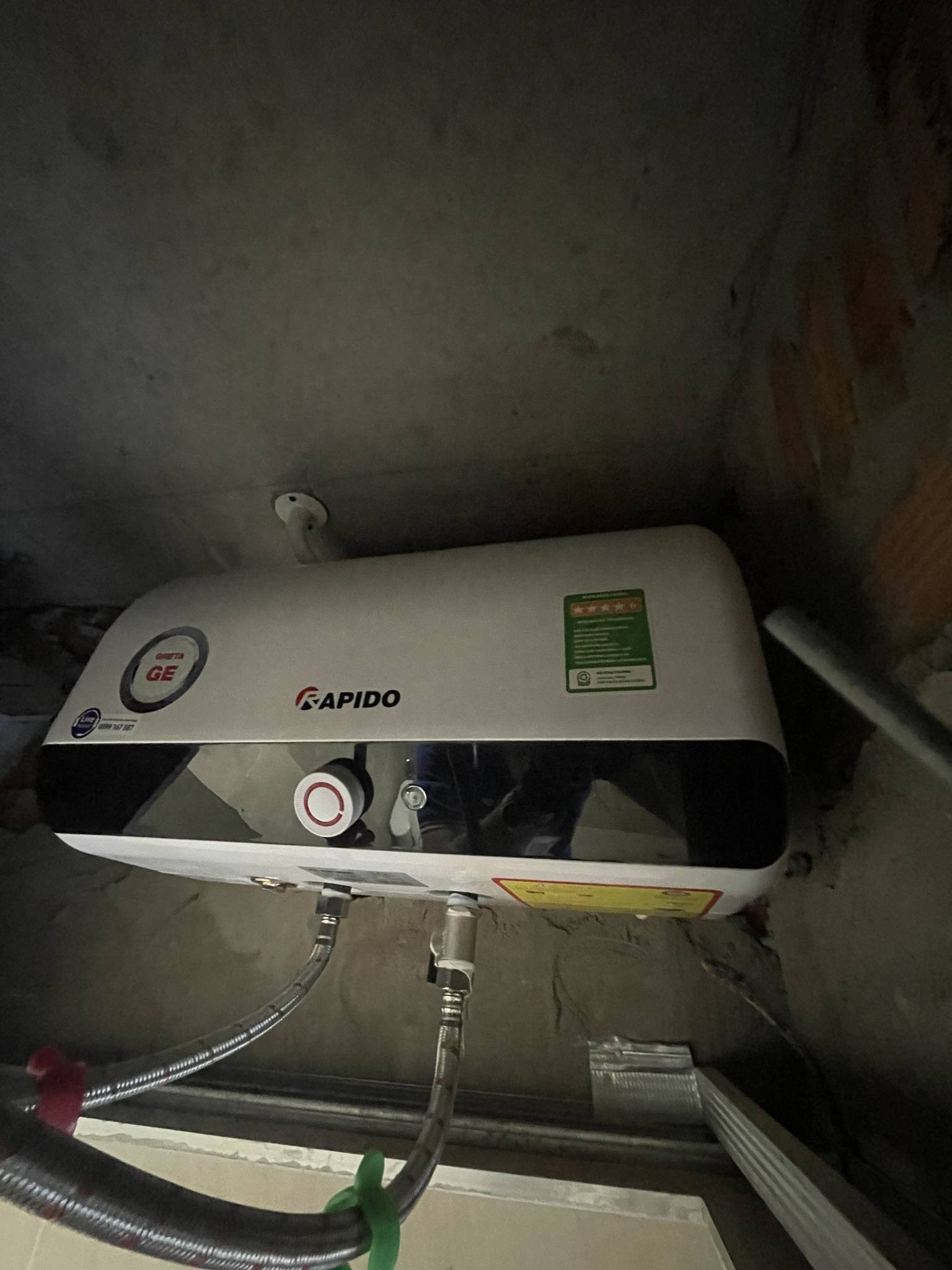 Máy Tắm Nước Nóng Rapido GE-15L
