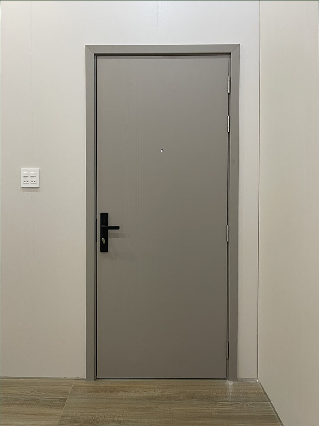 Cửa gỗ carbon tại Lâm Đồng - Cửa gỗ giá rẻ