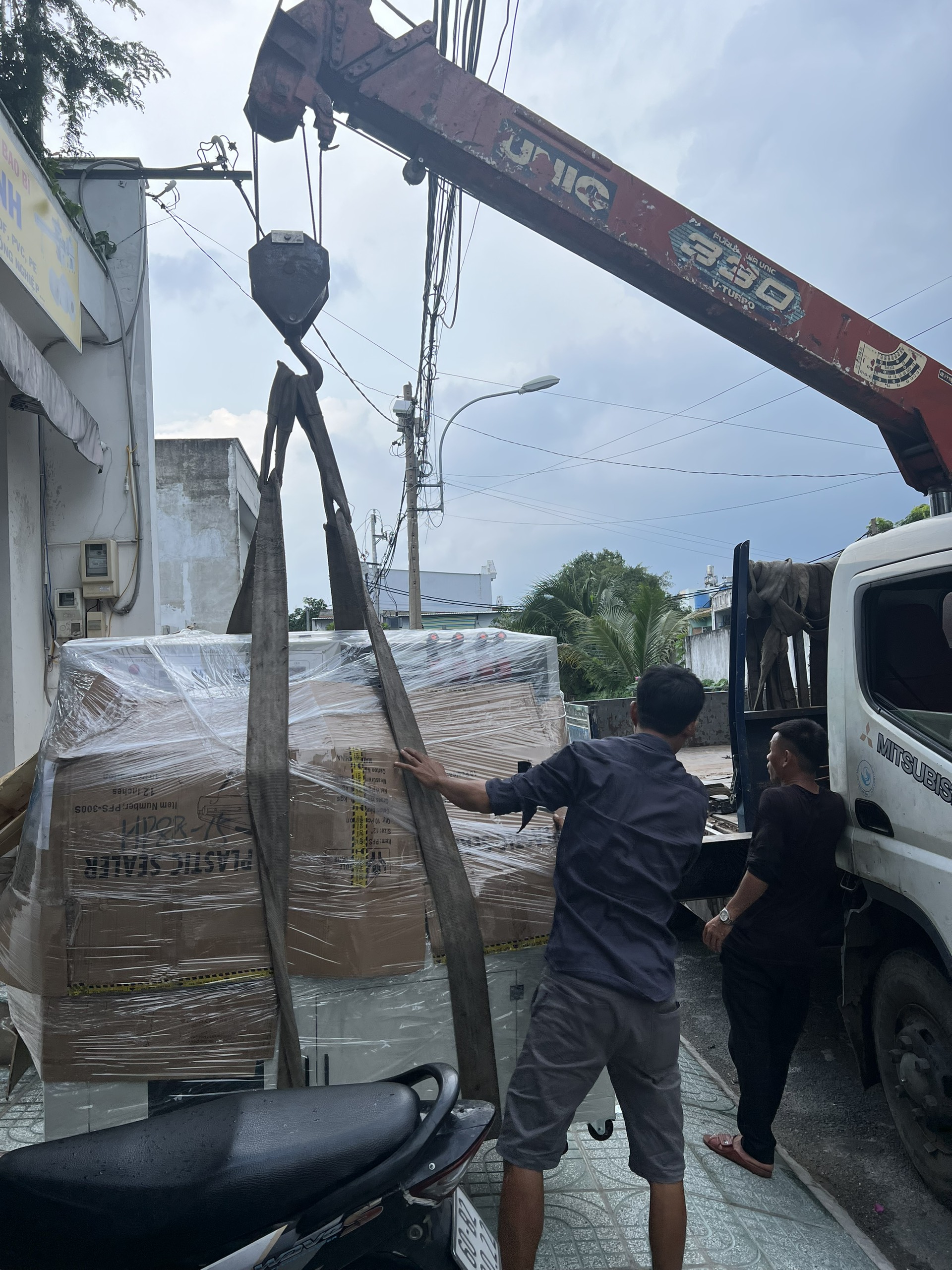 Máy bọc màng co POF tự động cho hộp mỹ phẩm, chai mỹ phẩm