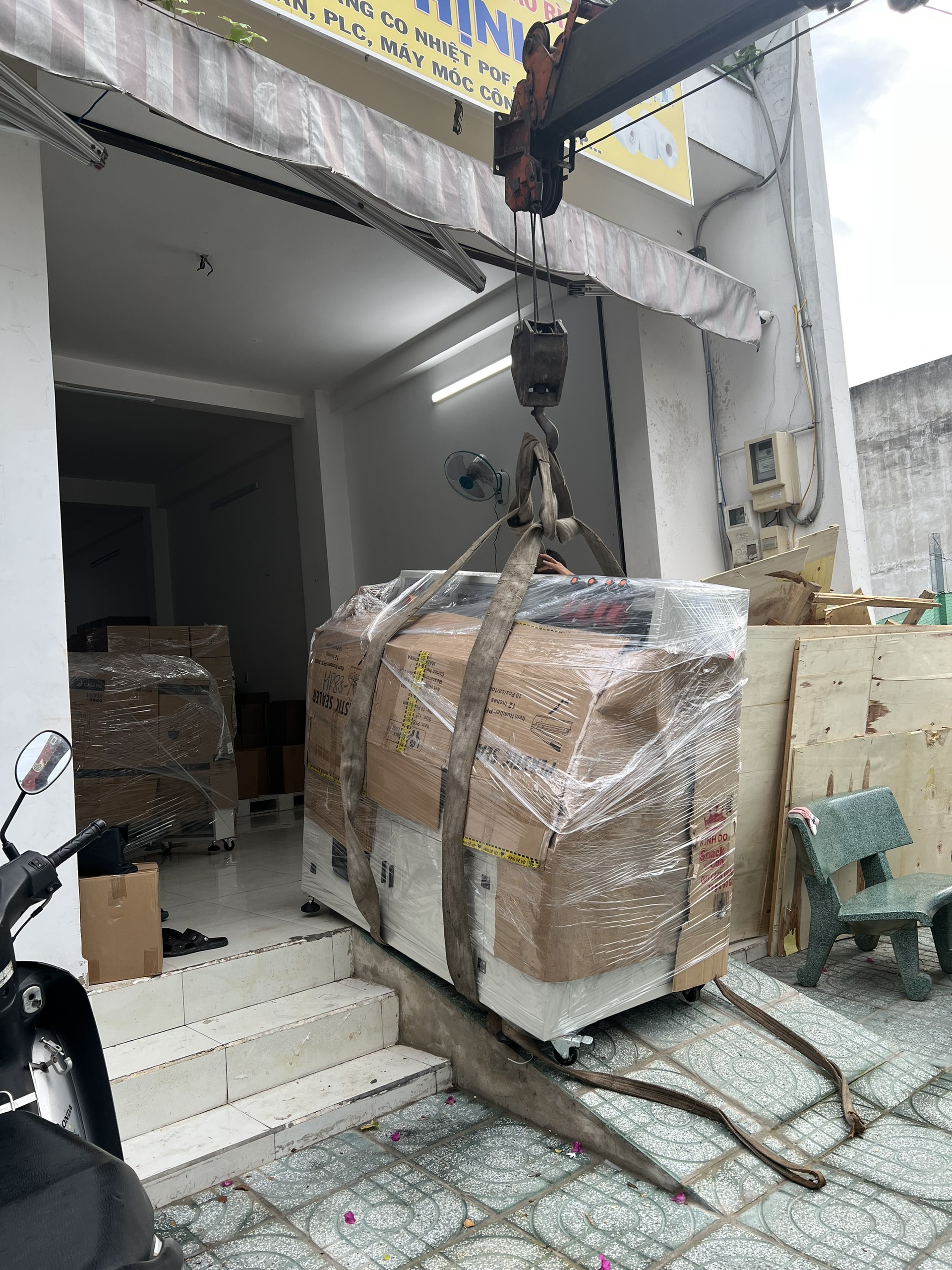 Máy bọc màng co POF tự động cho hộp mỹ phẩm, chai mỹ phẩm