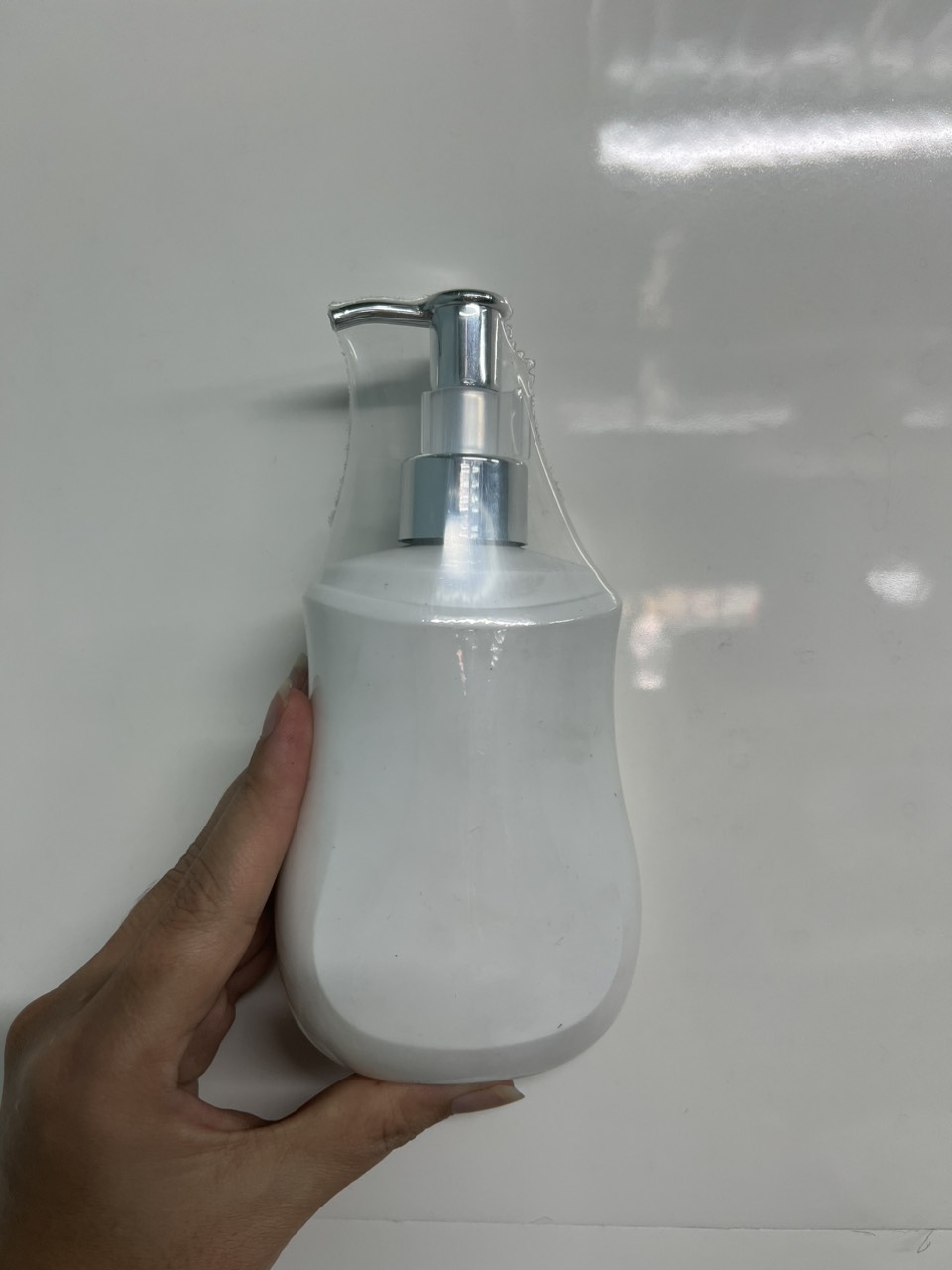 Màng Co Ép Cong Cho Chai Có Vòi - Giá tốt