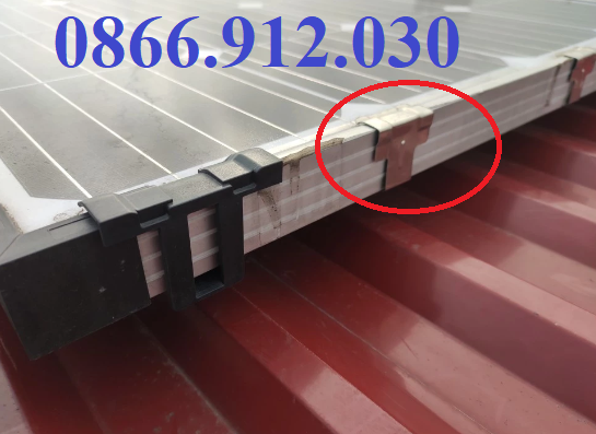 Xử lý nước đọng trên tấm pin năng lượng mặt trời
