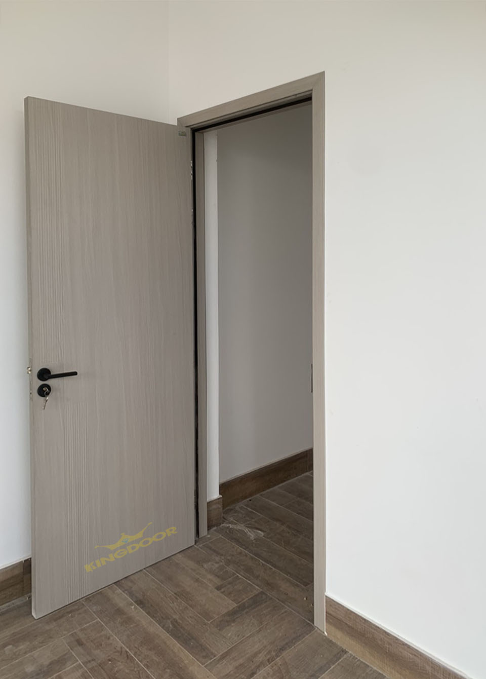 Cửa gỗ carbon tại quận Tân Bình - TP HCM