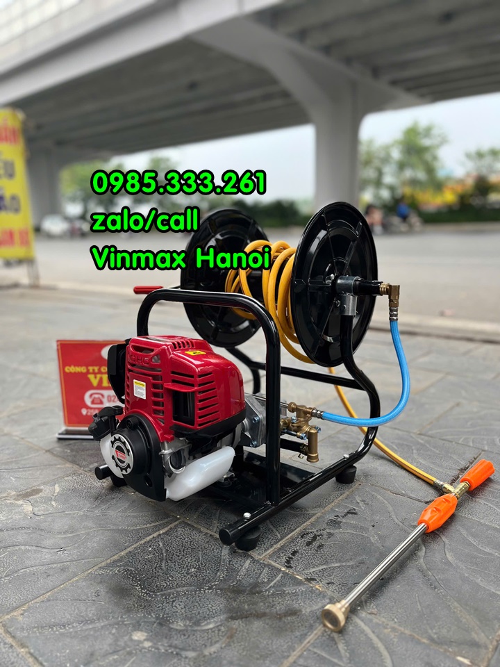 Máy phun thuốc trừ sâu có rulo cuốn dây chạy xăng Turbo TB35