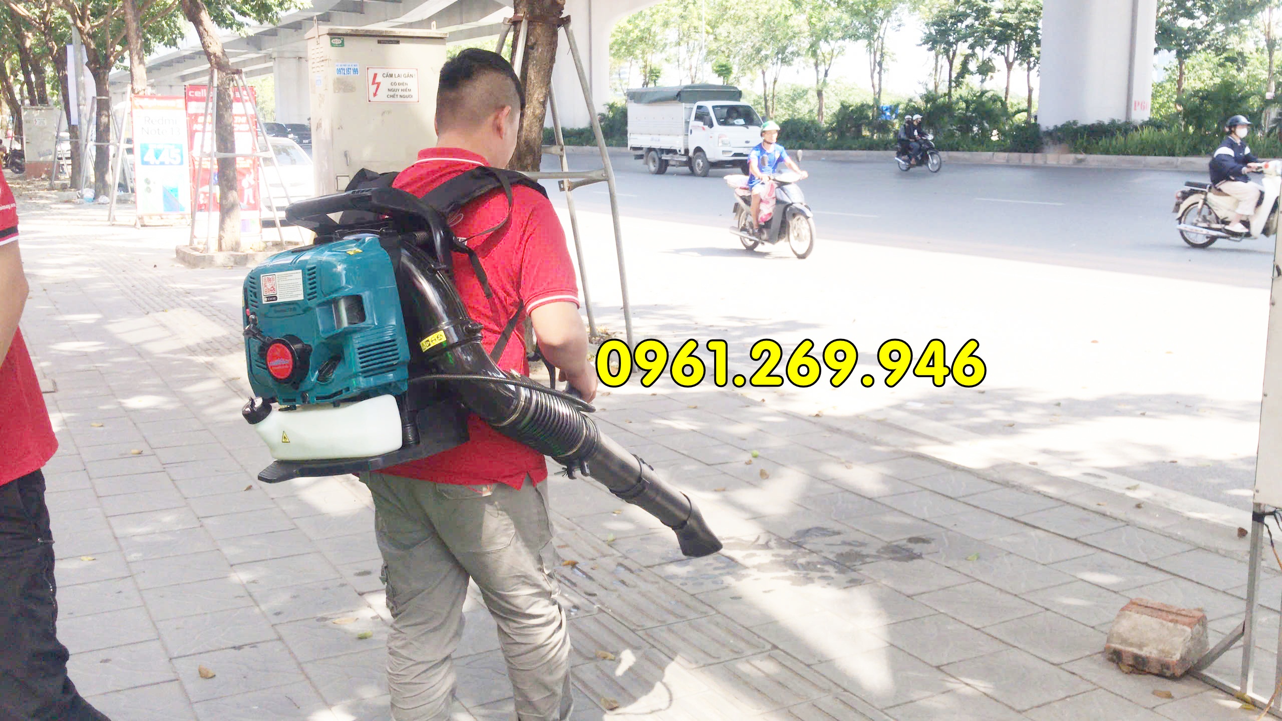 Máy thổi lá cây, thổi bụi đường chạy xăng Kawasaki TK85 đeo vai