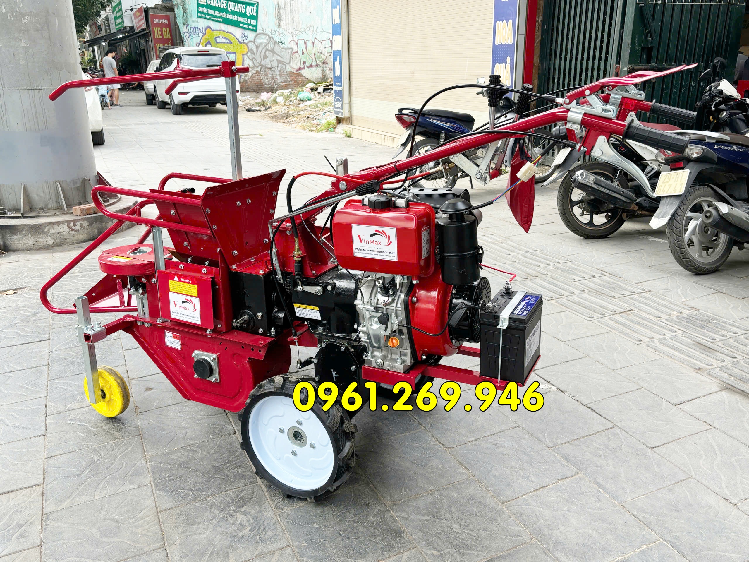 Máy thu hoạch ngô dắt tay tự hành động cơ dầu 12HP Turbo THB11