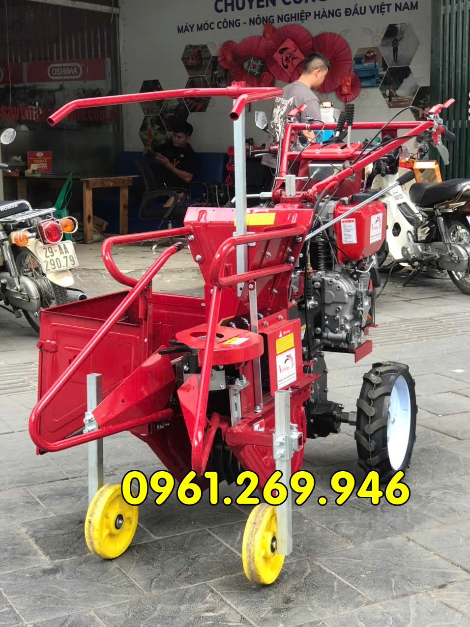 Máy thu hoạch ngô dắt tay tự hành động cơ dầu 12HP Turbo THB11