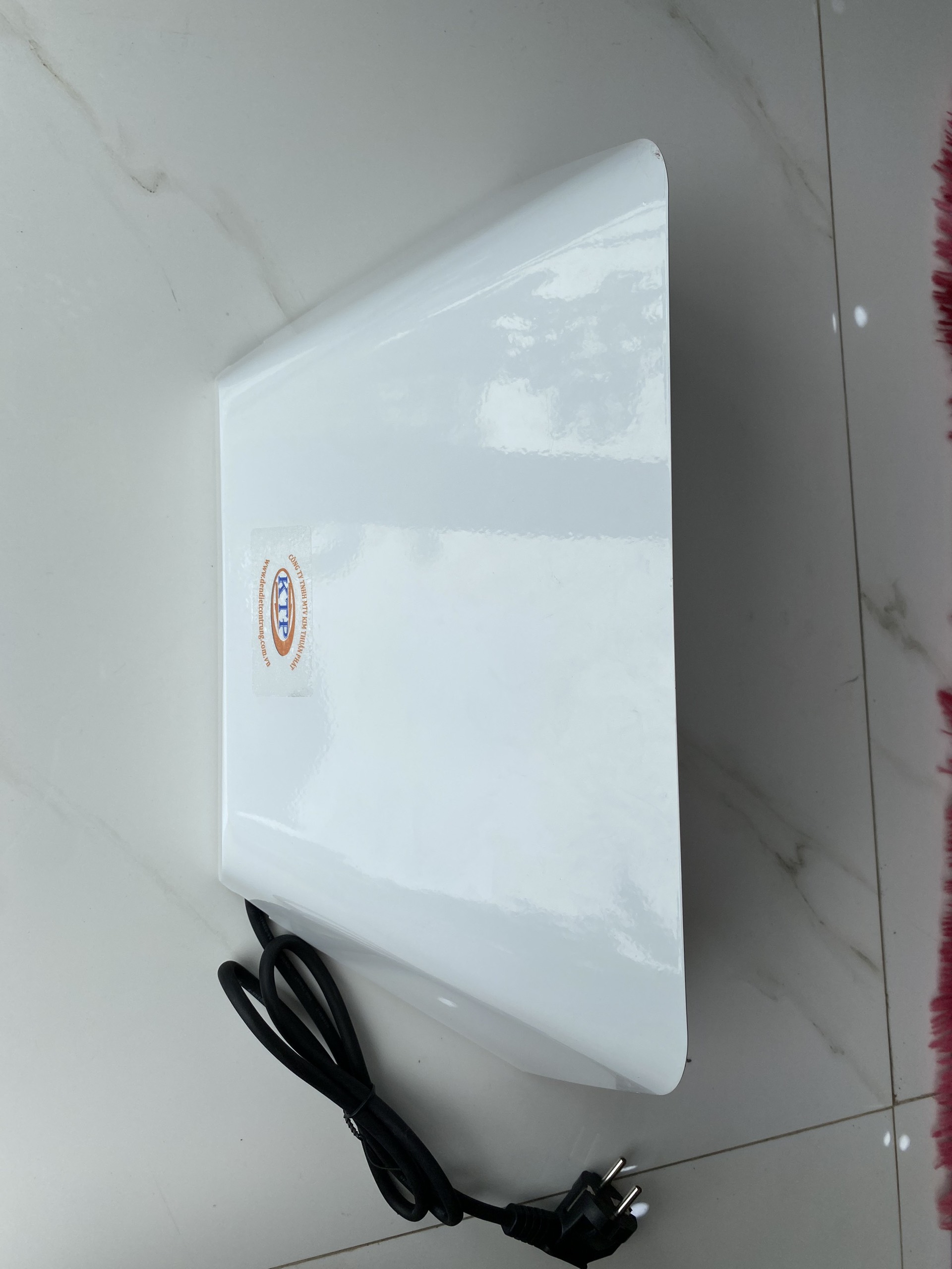 Đèn diệt côn trùng sử dụng keo dính ZL011