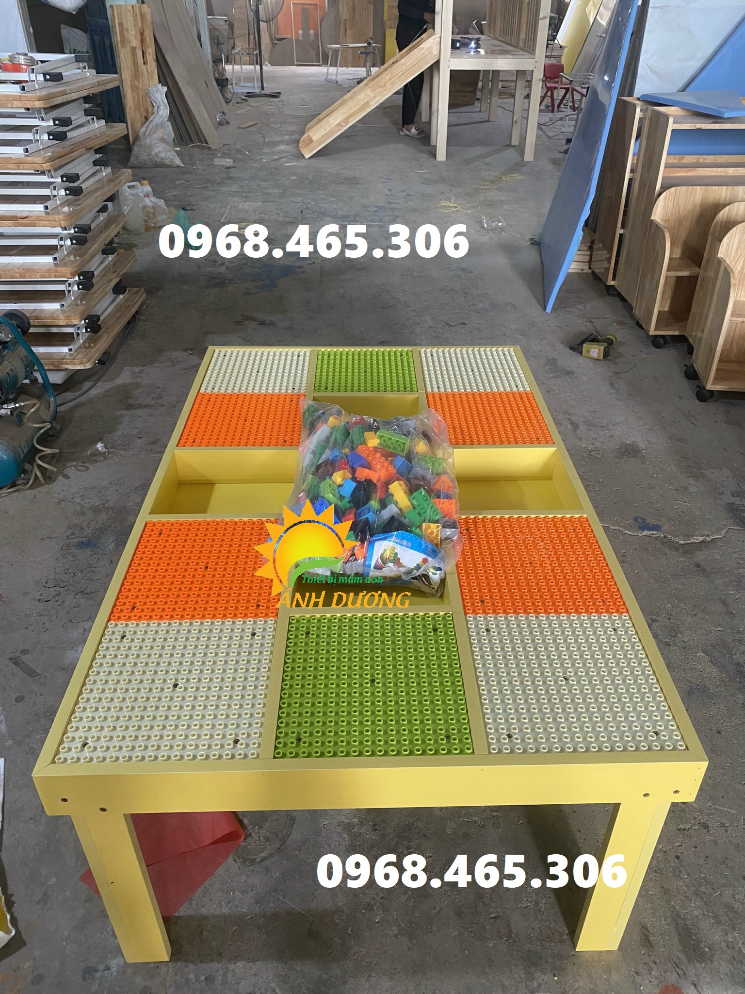 Bàn chơi lego trẻ em bằng gỗ , tường gắn lego trẻ em bằng gỗ