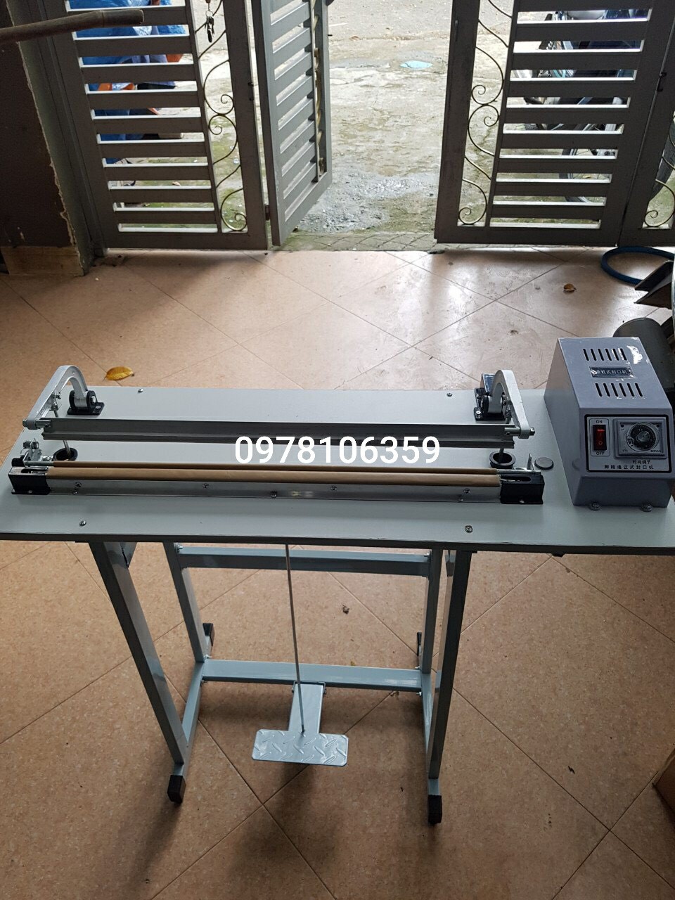 Máy hàn túi dập chân, máy ép bao nilong, máy hàn túi màng co cắt đứt
