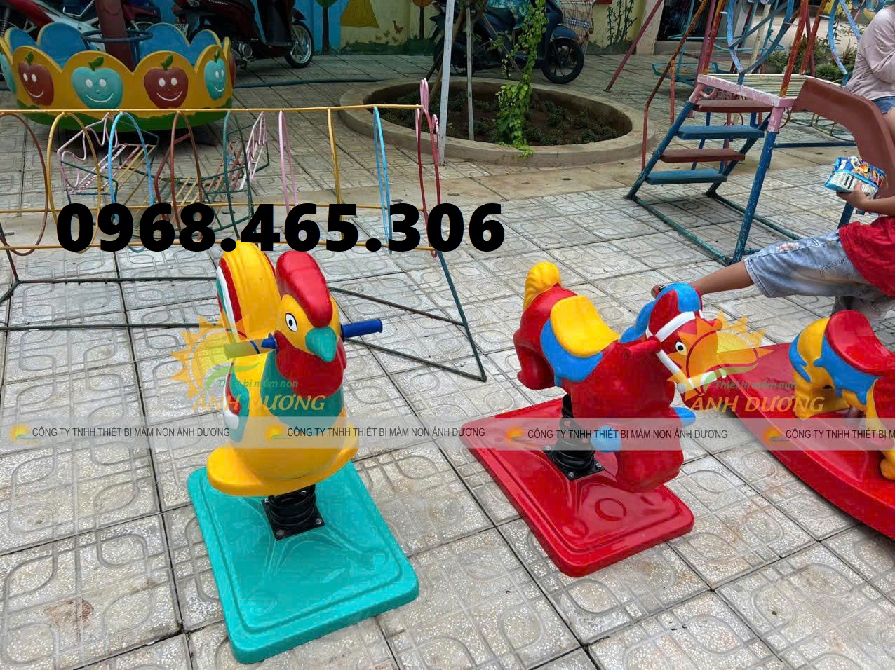Bập bênh trẻ em con ngựa, con gà bằng nhựa composite nhiều mẫu