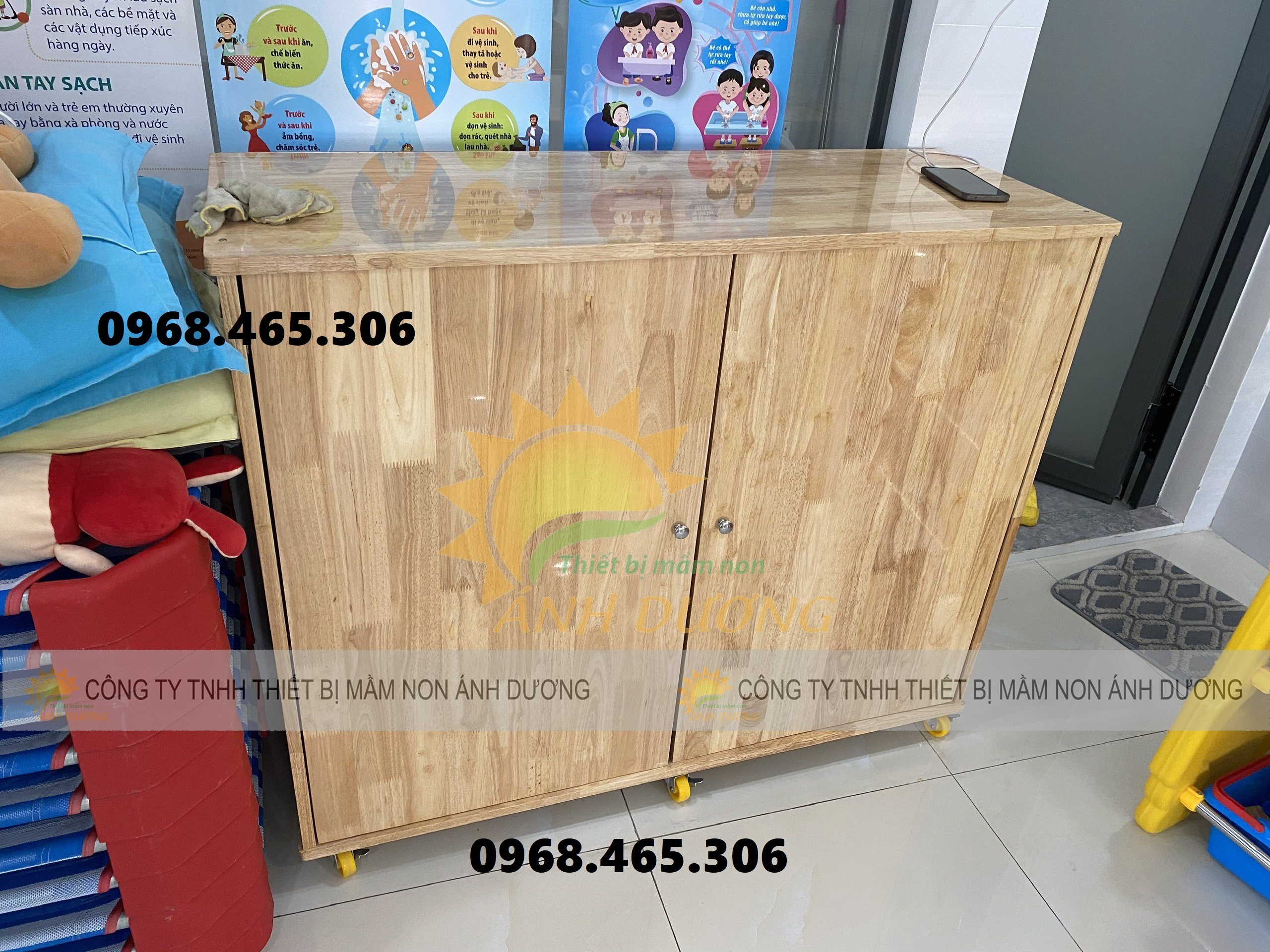 Tủ đựng chăn gối mầm non bằng gỗ, tủ gỗ nhà trẻ mẫu giáo