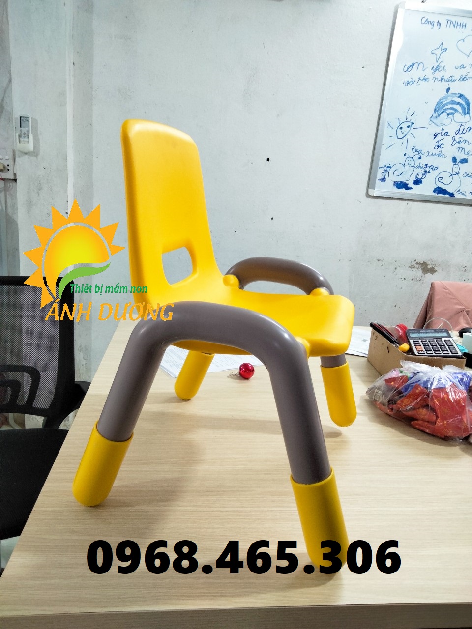 Ghế nhựa tay vịn mầm non nhập khẩu nhiều màu chất lượng cao