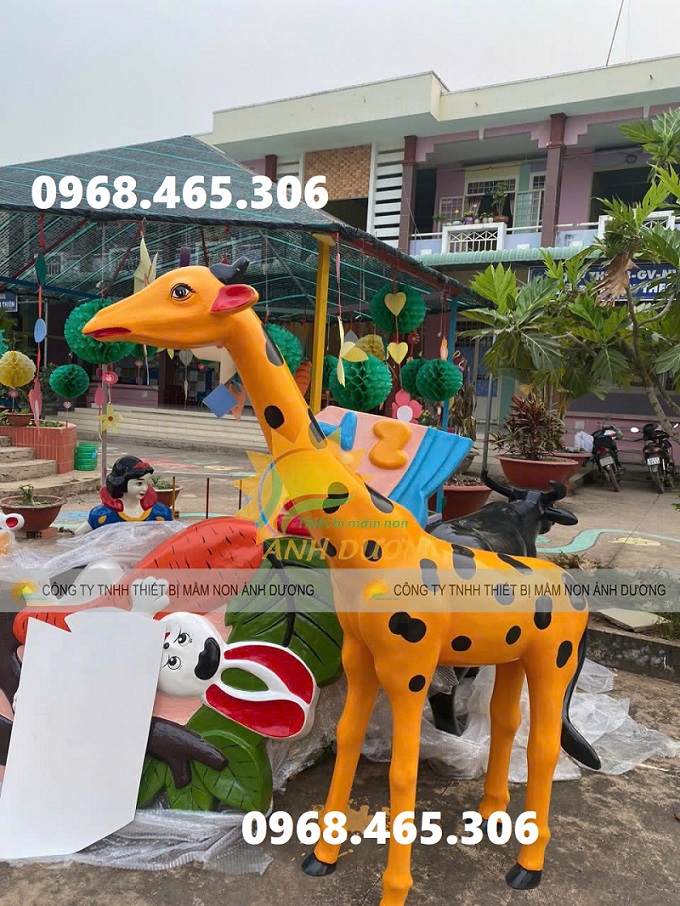 Tượng cổ tích Thạch Sanh, tượng Cô Tấm, tượng Bạch Tuyết bằng nhựa