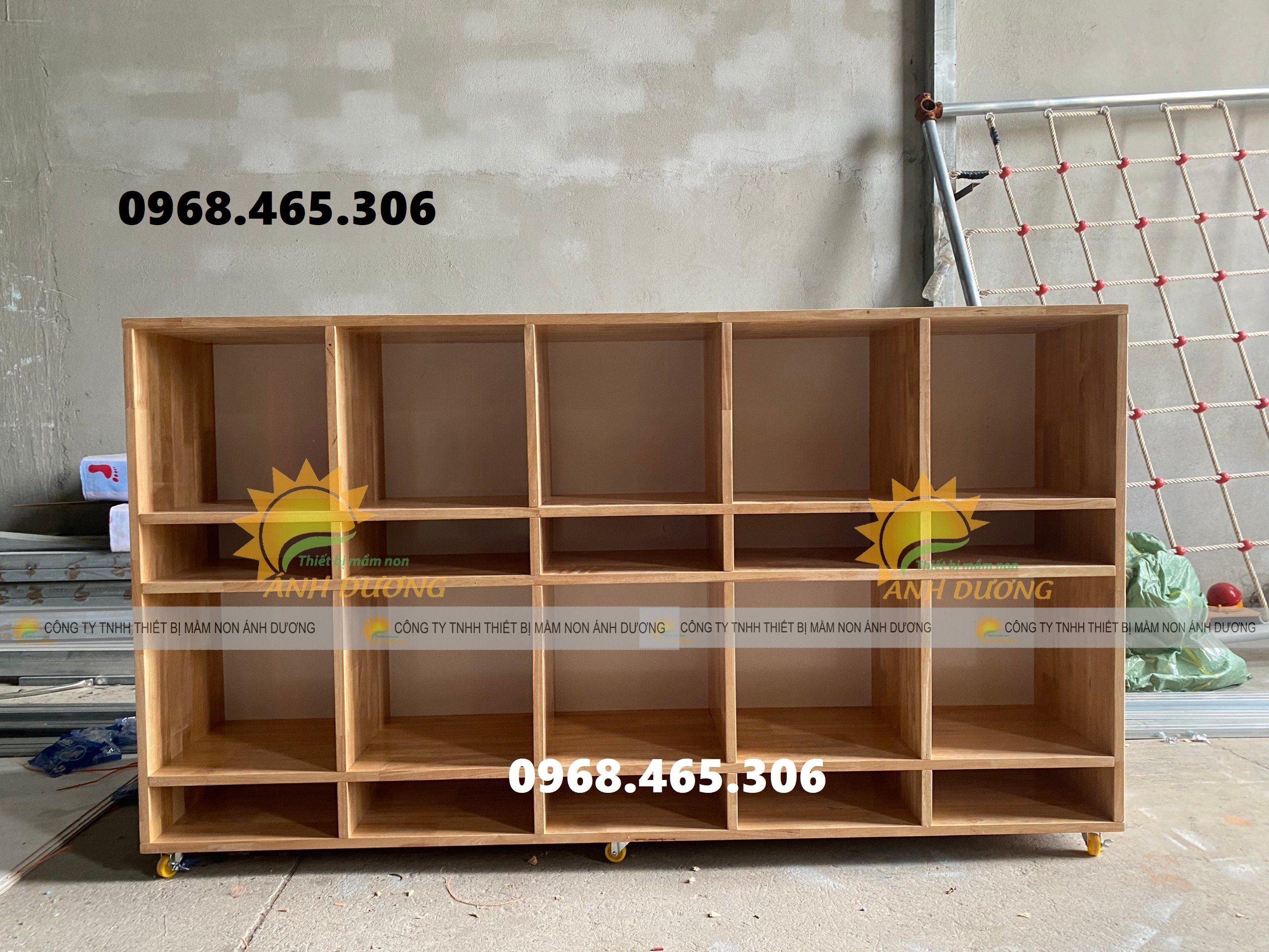 Kệ đựng cặp dép mầm non, tủ gỗ đựng cặp dép mầm non nhiều màu