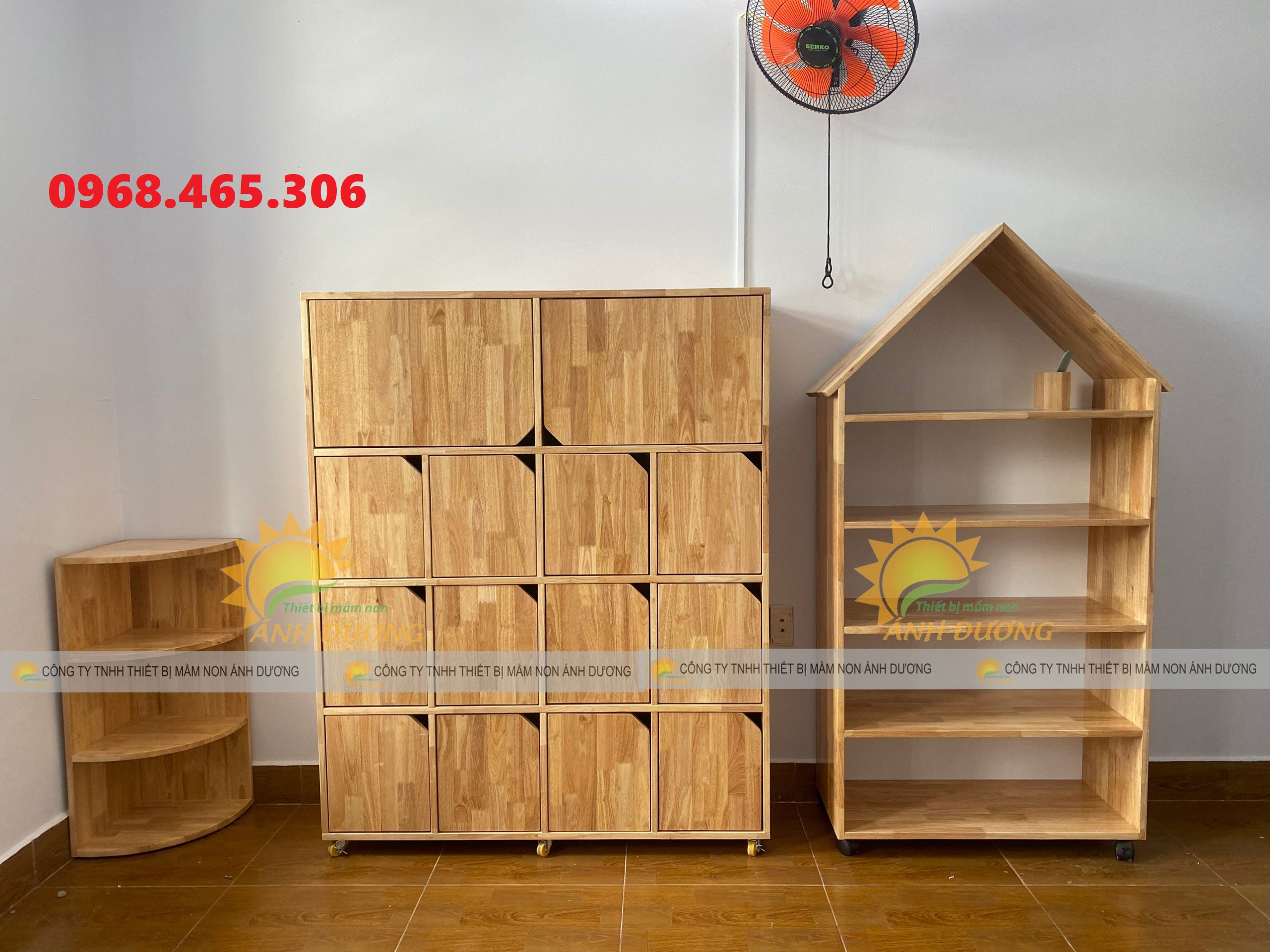 Kệ gỗ cao su mầm non, kệ gỗ 3 tầng mầm non, kệ gỗ nhà trẻ mẫu giáo
