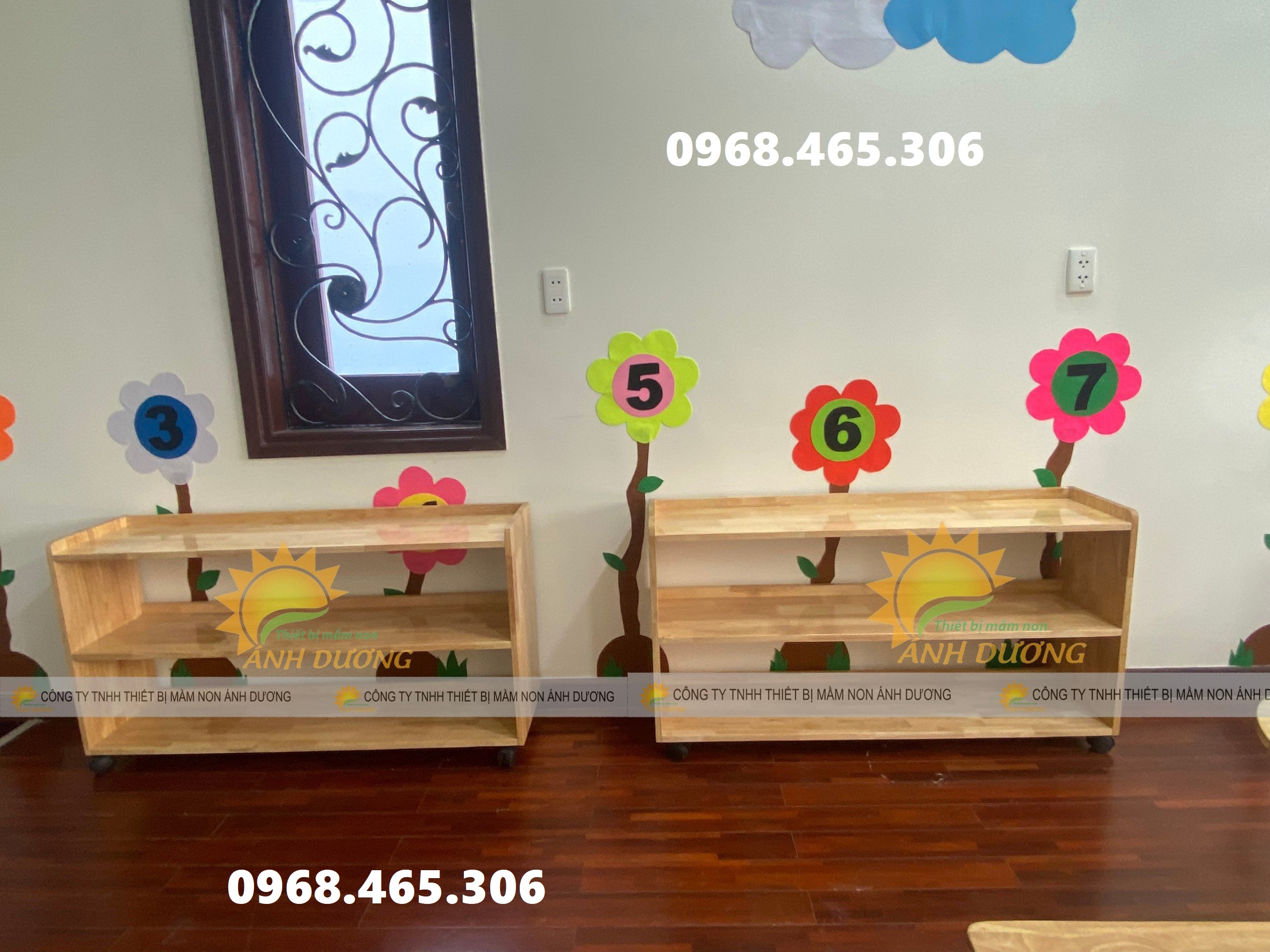 Kệ gỗ cao su mầm non, kệ gỗ 3 tầng mầm non, kệ gỗ nhà trẻ mẫu giáo