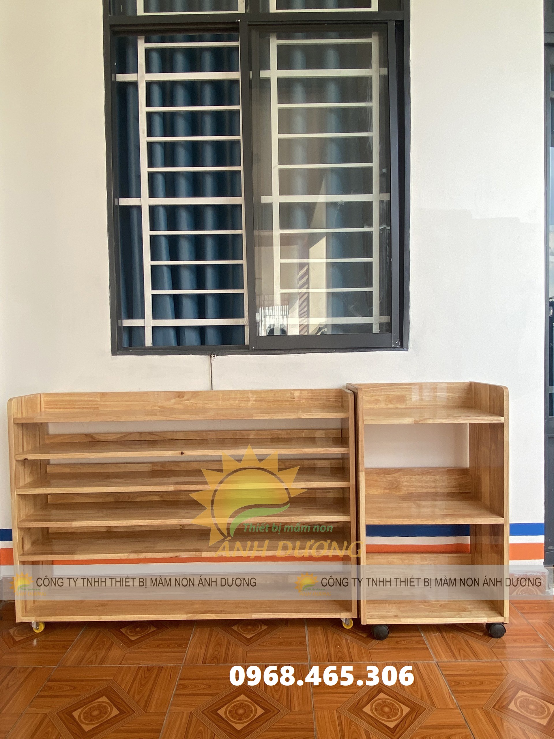 Kệ gỗ 3 tầng mầm non, kệ gỗ cao su mầm non, kệ nhà trẻ mẫu giáo
