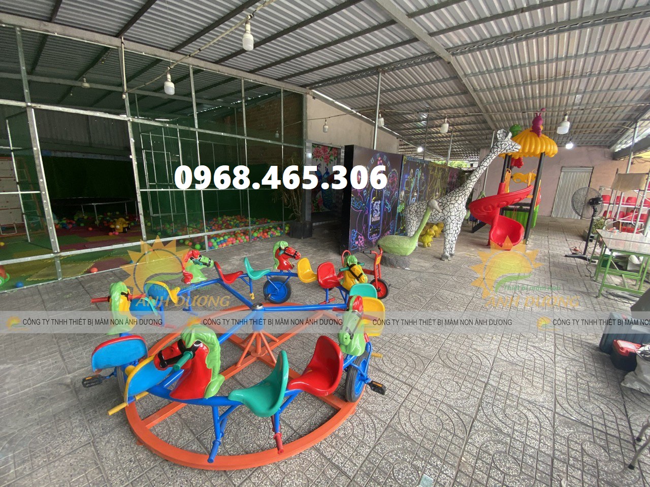 Đu quay đạp chân trẻ em, đu quay trên ray mầm non chất lượng cao