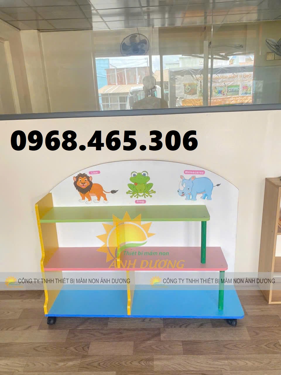 Kệ góc mầm non, kệ nhà trẻ, kệ cá nhân mầm non bằng gỗ