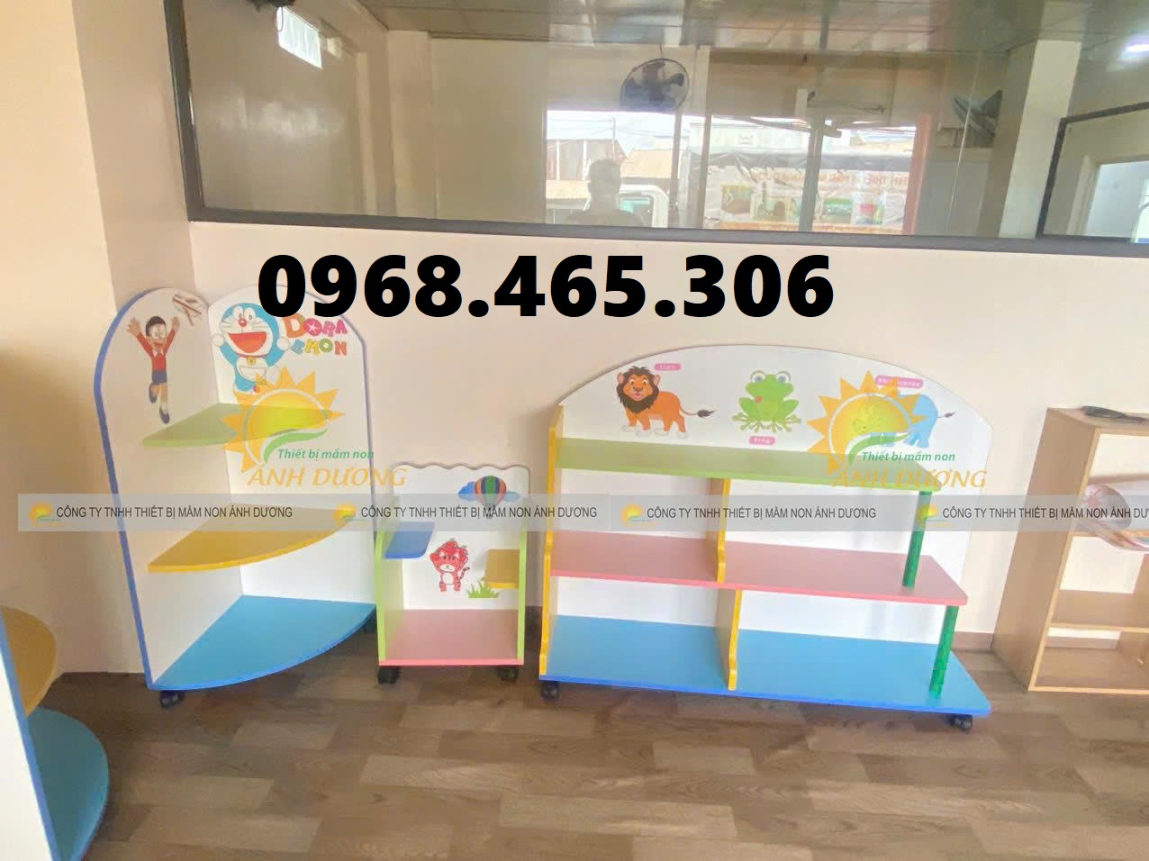 Kệ góc mầm non, kệ nhà trẻ, kệ cá nhân mầm non bằng gỗ