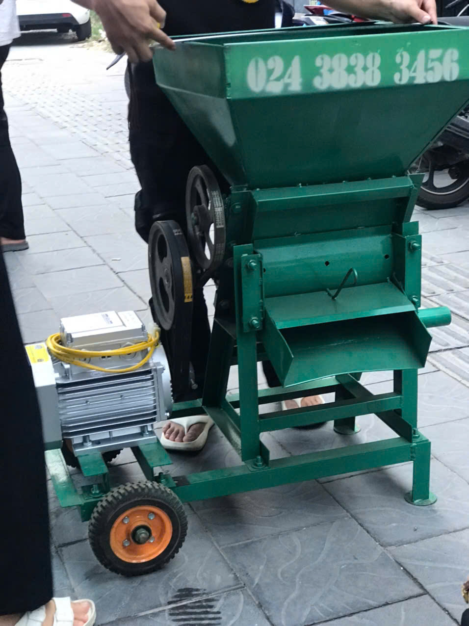 mấy xất vỏ cà phê tươi chạy điện