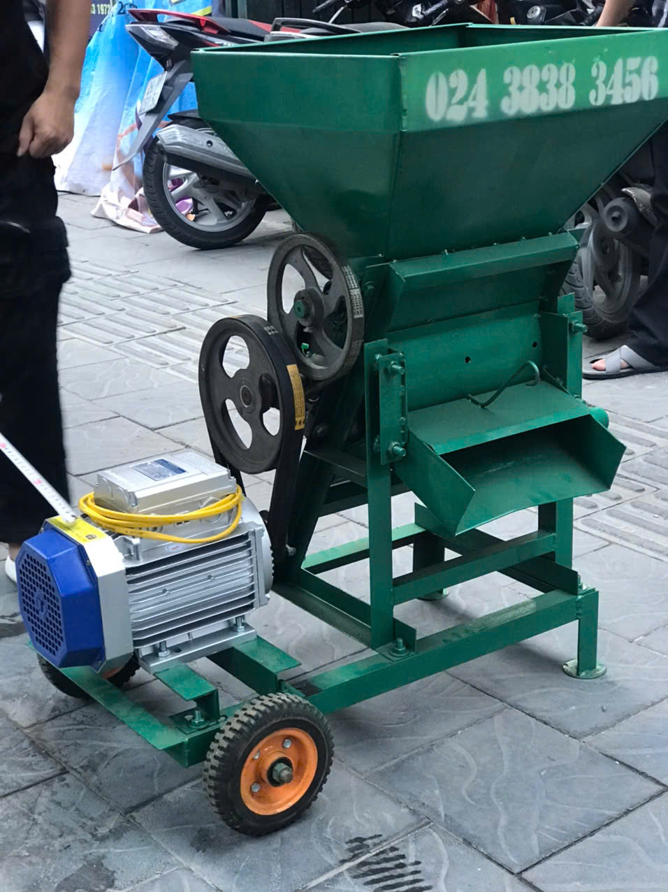 mấy xất vỏ cà phê tươi chạy điện