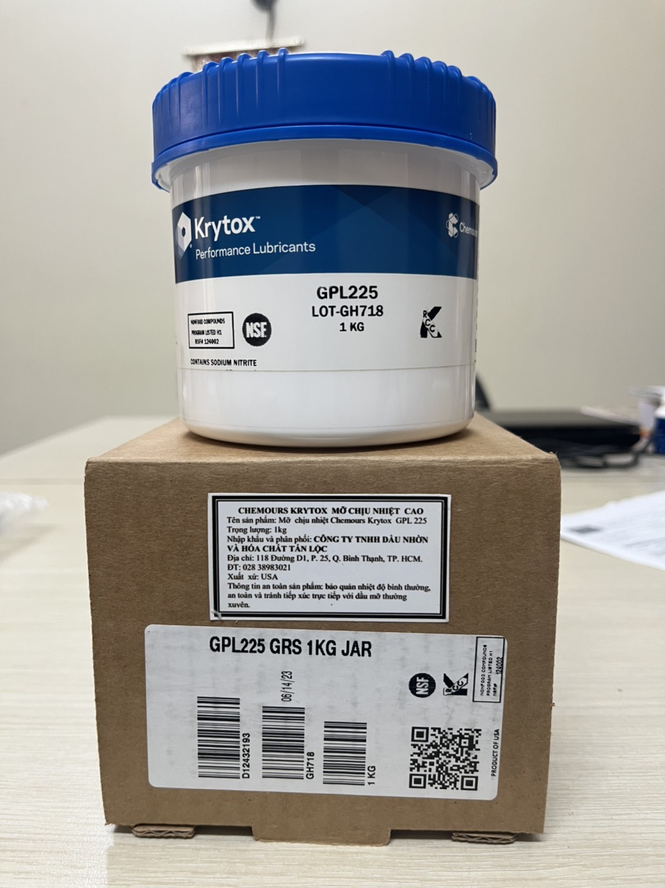 MỠ BÔI TRƠN CAO CẤP CHEMOURS KRYTOX GPL 225 CHỊU NHIỆT ĐỘ CAO