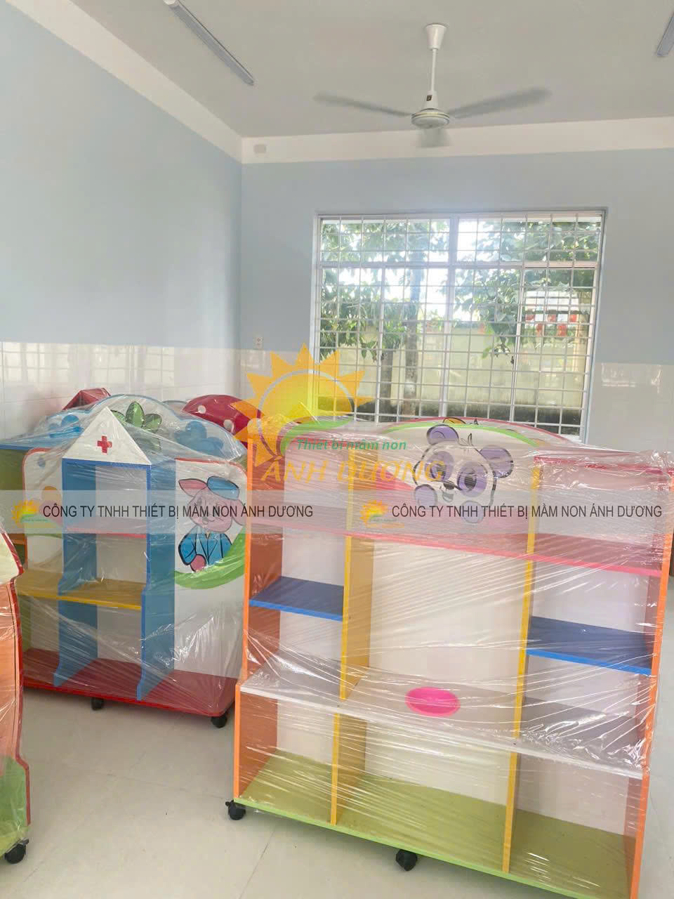 Kệ gỗ mầm non, kệ gỗ MDF mầm non, kệ 3 tầng mầm non bằng gỗ