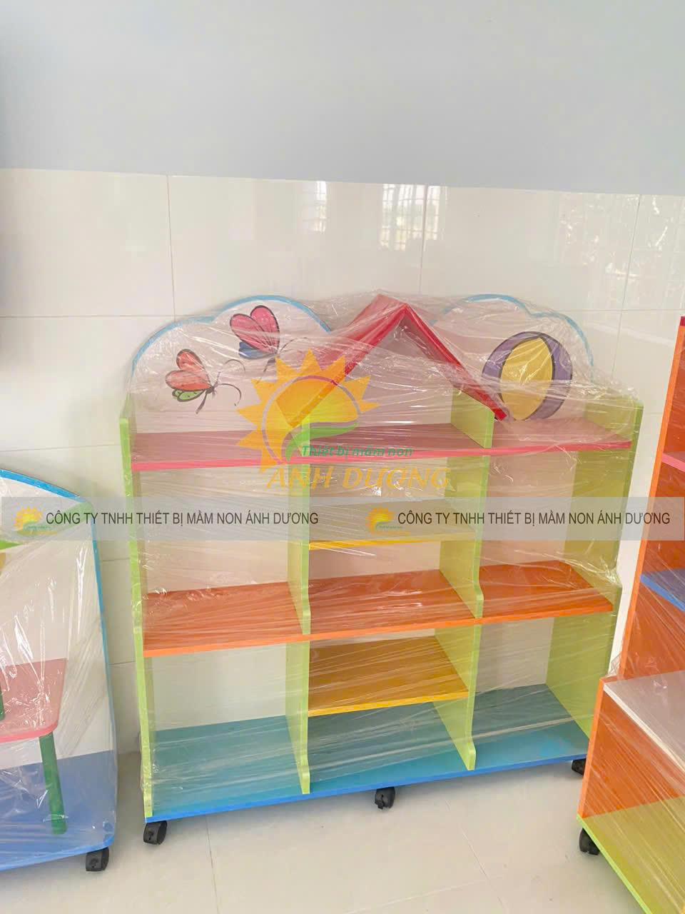 Kệ gỗ mầm non, kệ gỗ MDF mầm non, kệ 3 tầng mầm non bằng gỗ