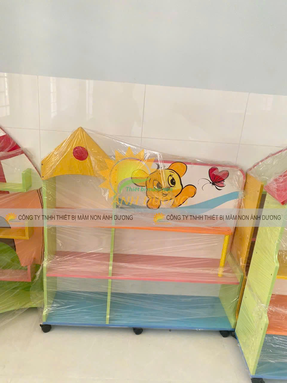 Kệ gỗ mầm non, kệ gỗ MDF mầm non, kệ 3 tầng mầm non bằng gỗ