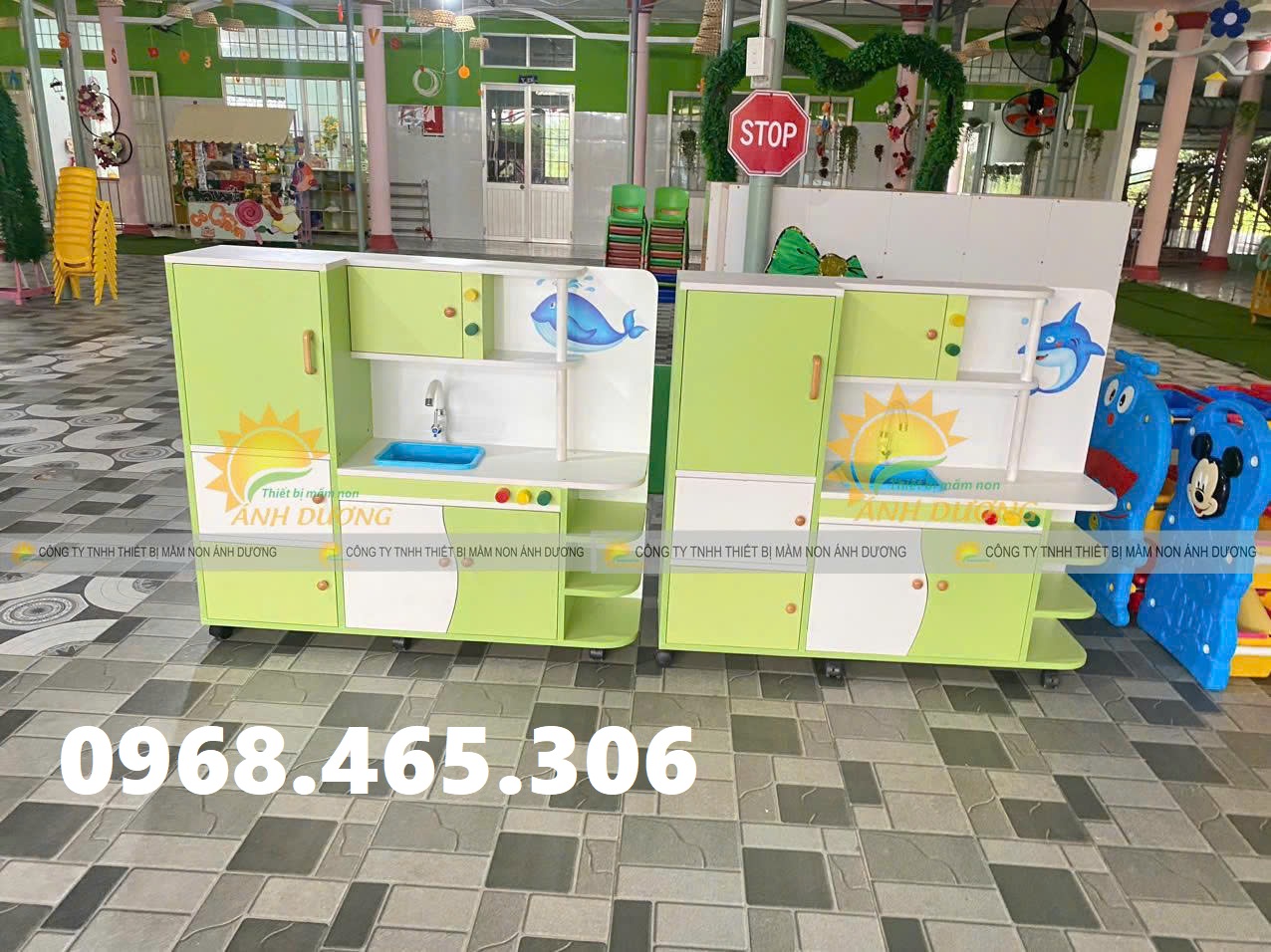 bàn gỗ tròn mầm non, bàn gỗ mầm non giá rẻ, kệ gỗ mầm non