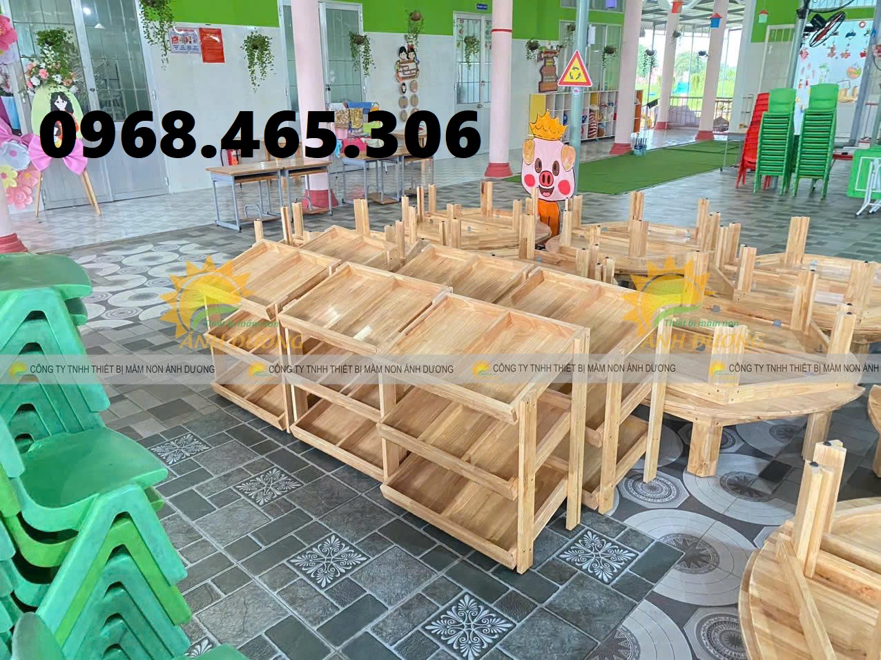 bàn gỗ tròn mầm non, bàn gỗ mầm non giá rẻ, kệ gỗ mầm non