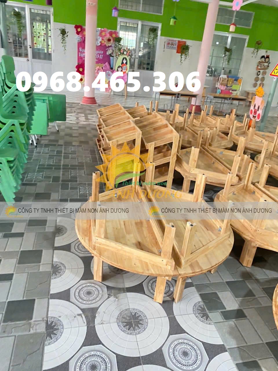 bàn gỗ tròn mầm non, bàn gỗ mầm non giá rẻ, kệ gỗ mầm non