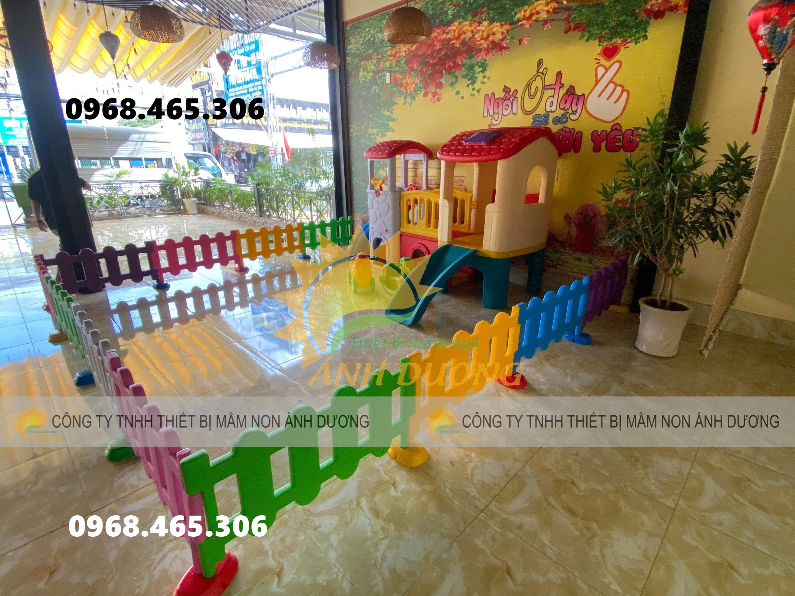 Hàng rào nhựa khu vui chơi trẻ em, rào chắn trẻ em nhựa nhập khẩu