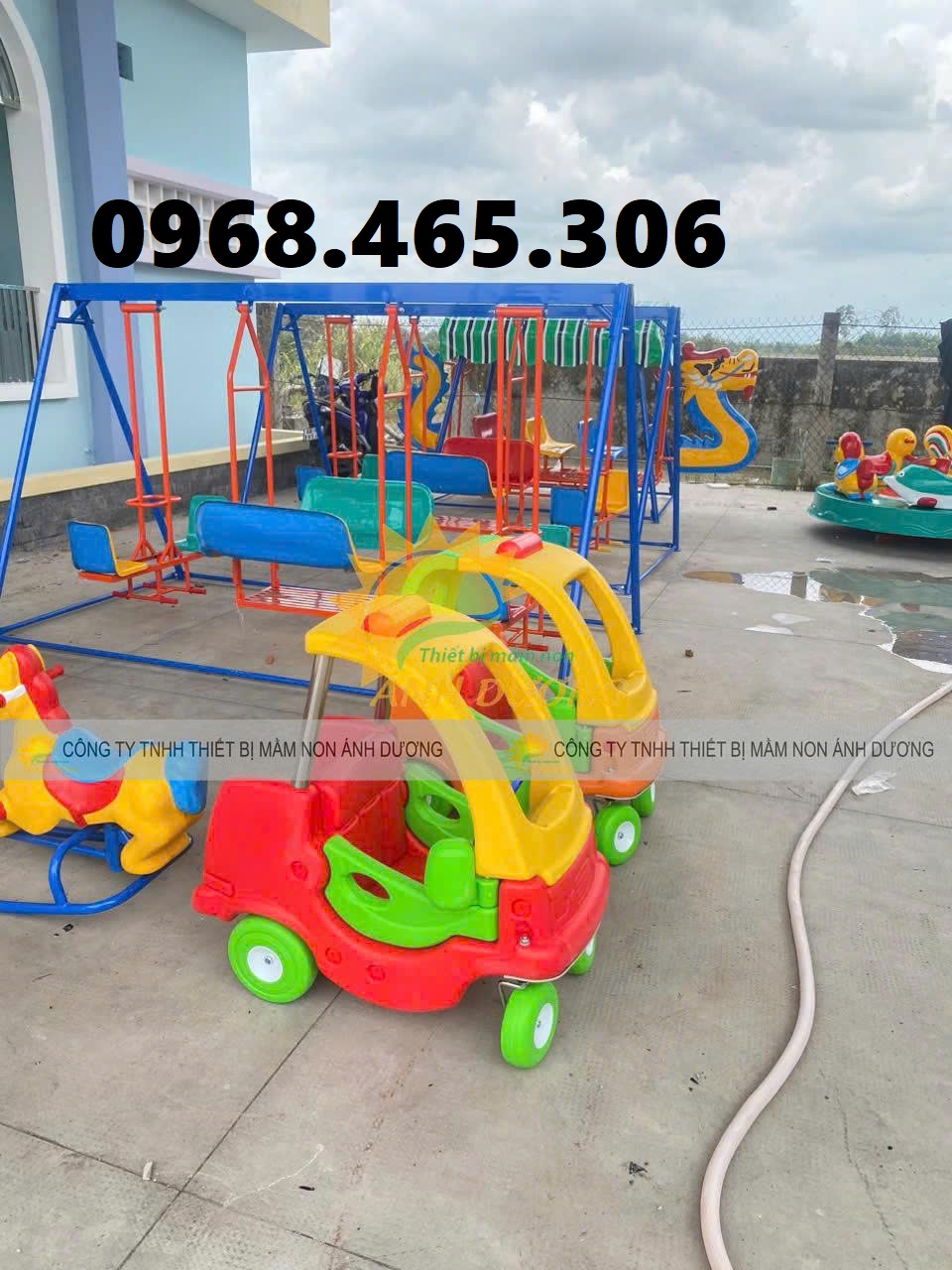 Xe chòi chân ô tô trẻ em, xe chòi chân mái vòm cho bé