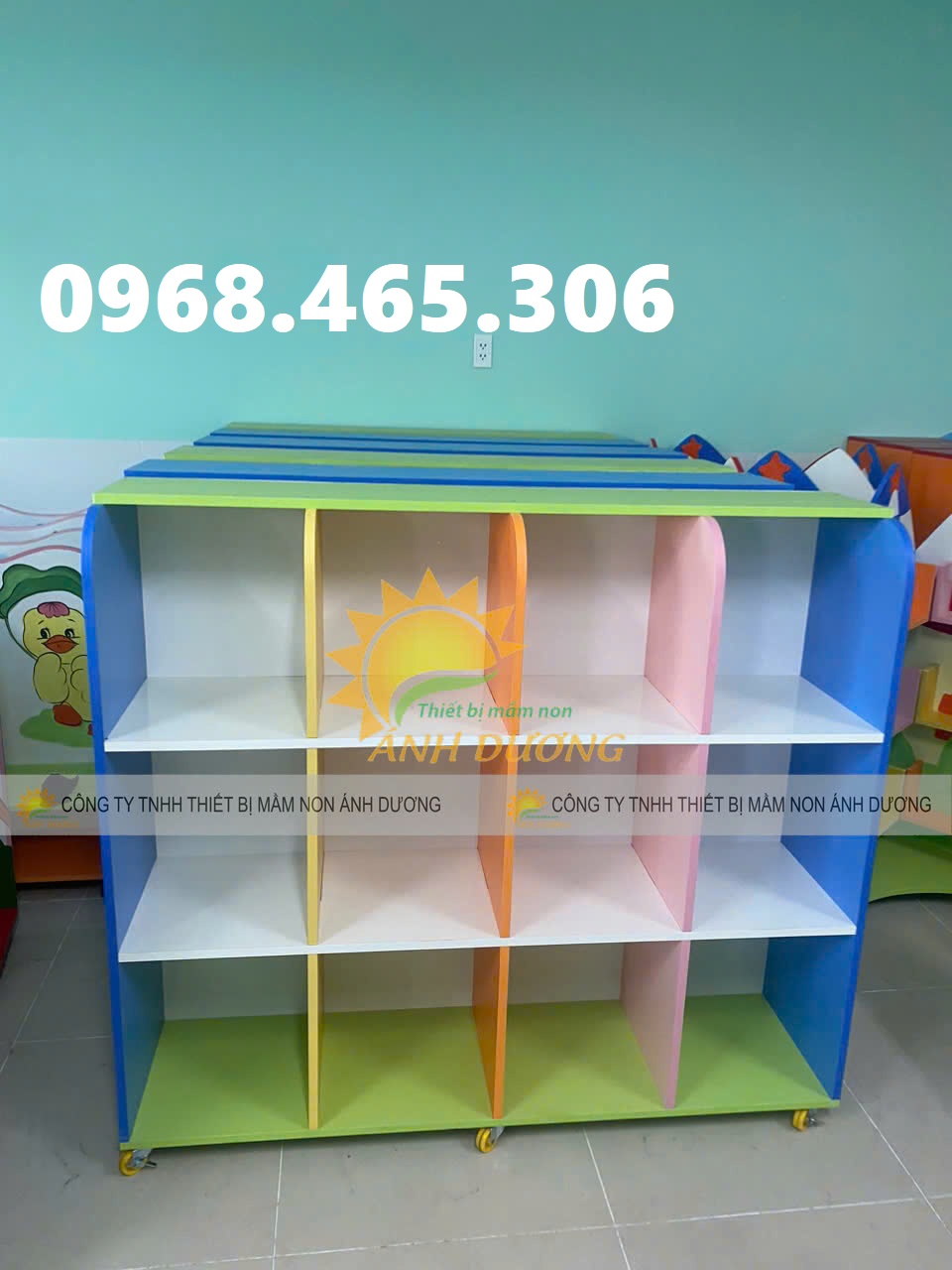 Kệ gỗ mầm non nhiều màu, kệ gỗ MDF mầm non, kệ góc mầm non