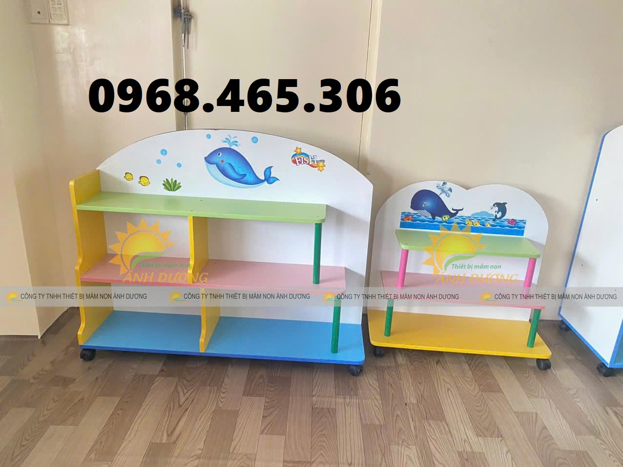 Kệ gỗ mầm non nhiều màu, kệ gỗ MDF mầm non, kệ góc mầm non