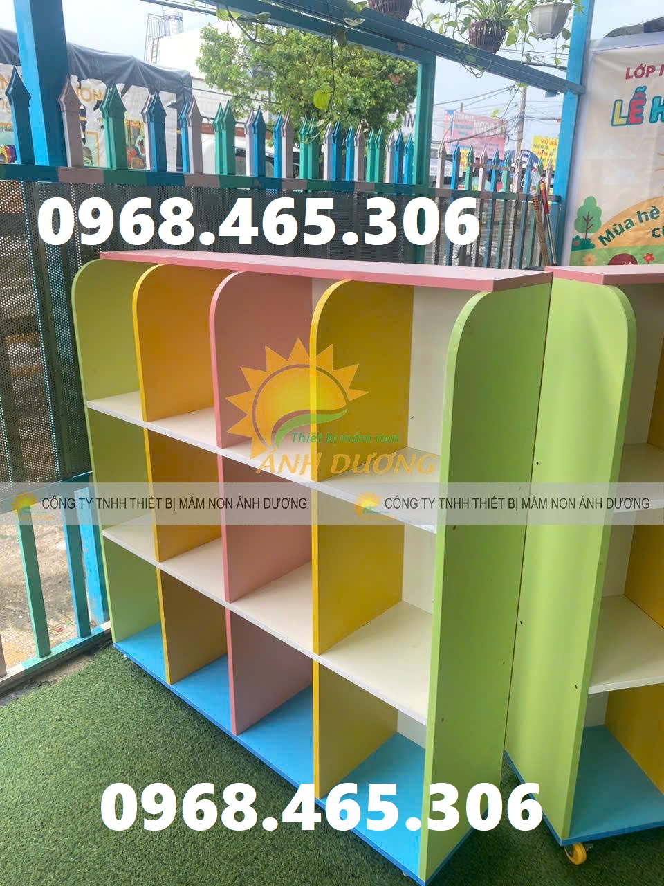 Kệ gỗ mầm non nhiều màu, kệ gỗ MDF mầm non, kệ góc mầm non