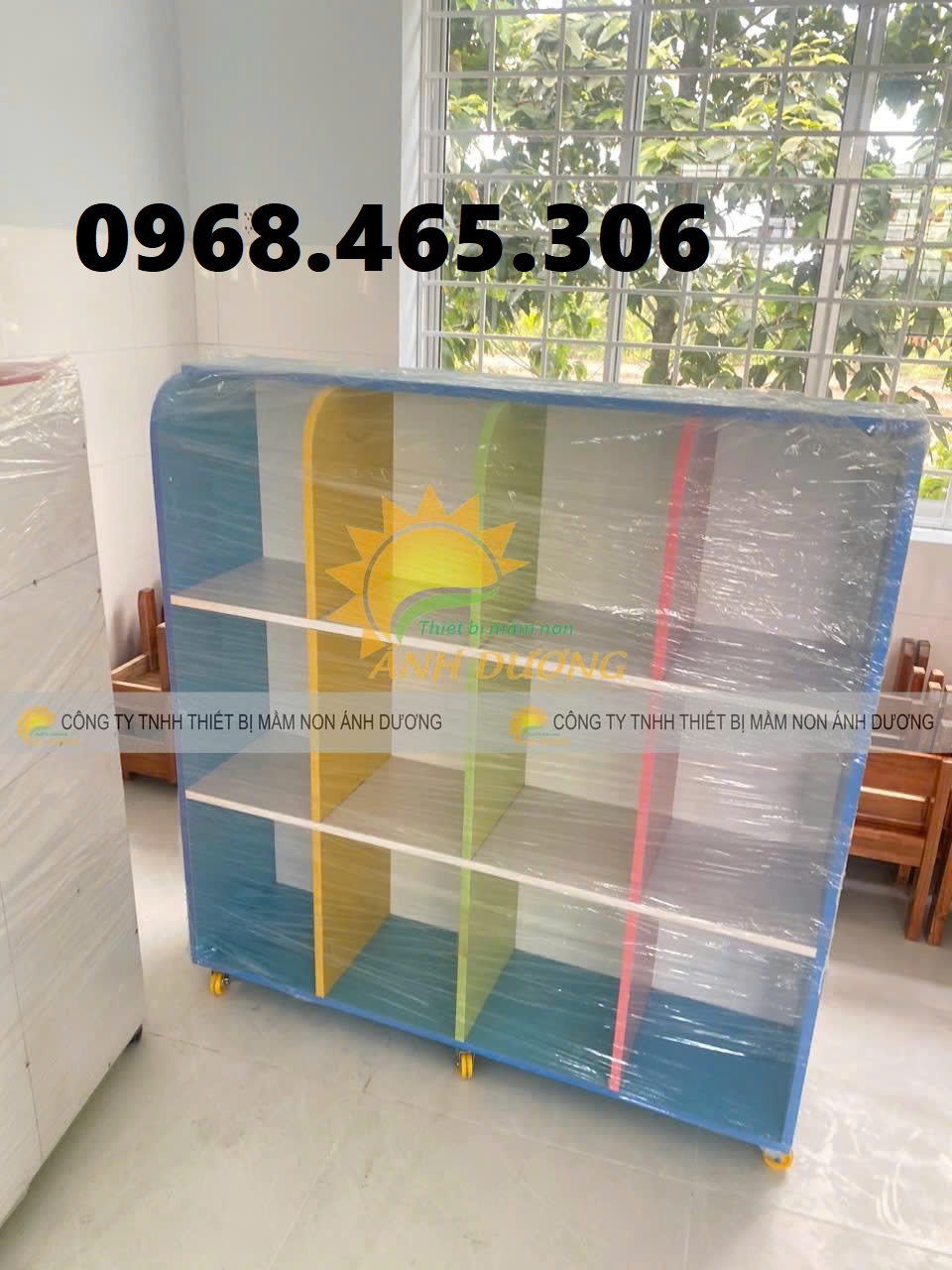 Kệ gỗ mầm non nhiều màu, kệ gỗ MDF mầm non, kệ góc mầm non