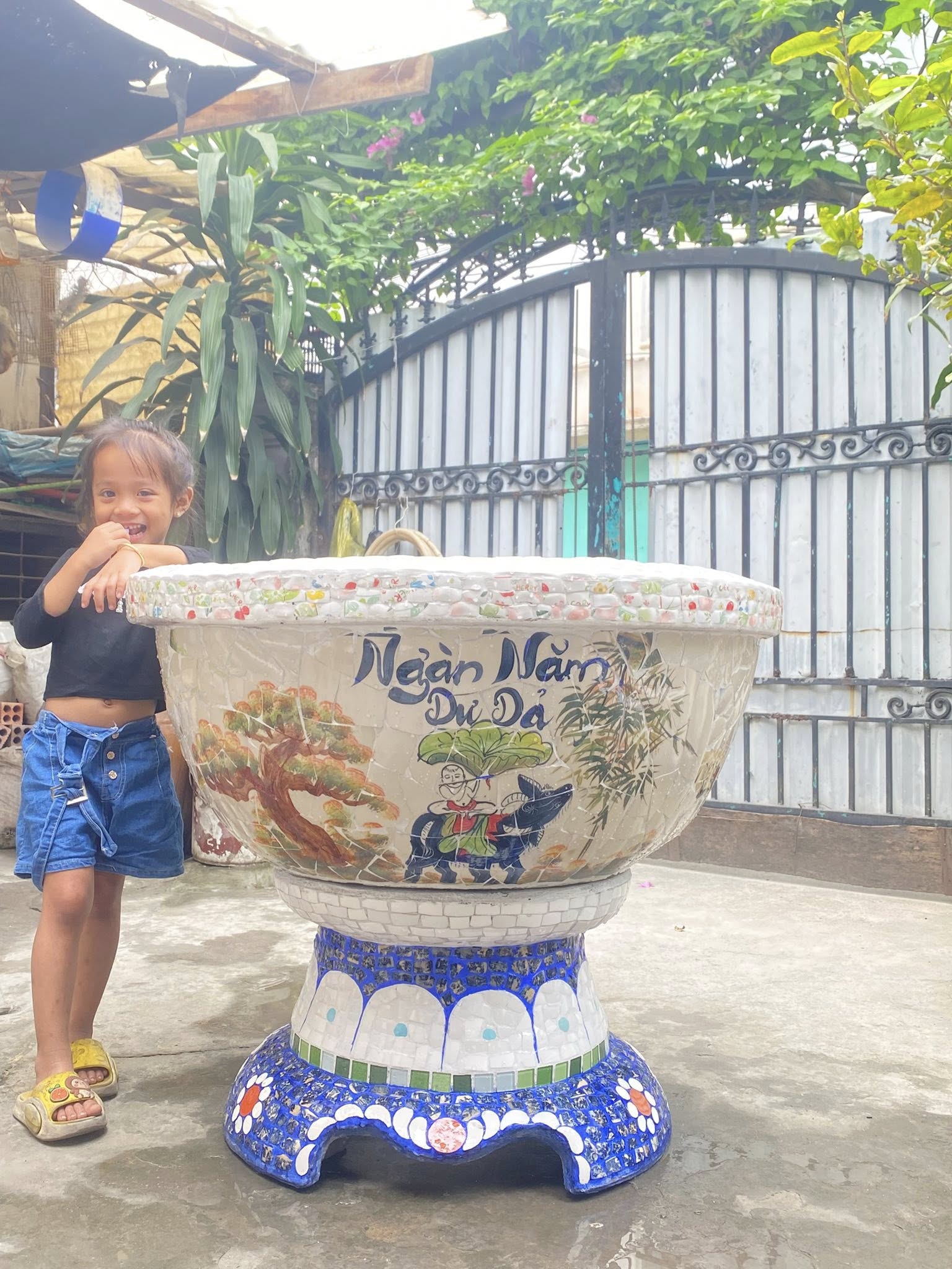 Cơ sở Chậu hoa dán sành sứ, cẩn miễng  , khảm chén dĩa