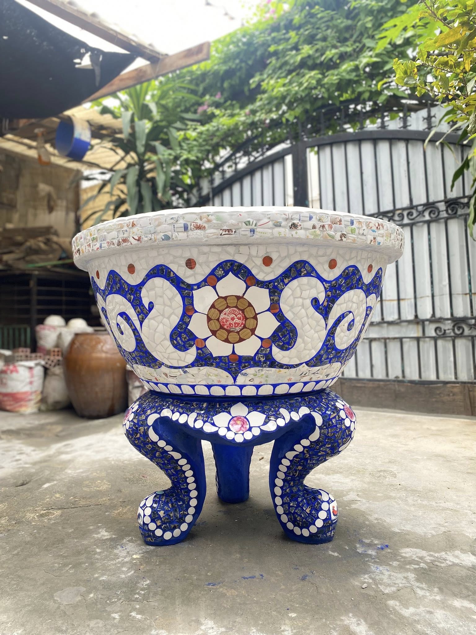 Cơ sở Chậu hoa dán sành sứ, cẩn miễng  , khảm chén dĩa